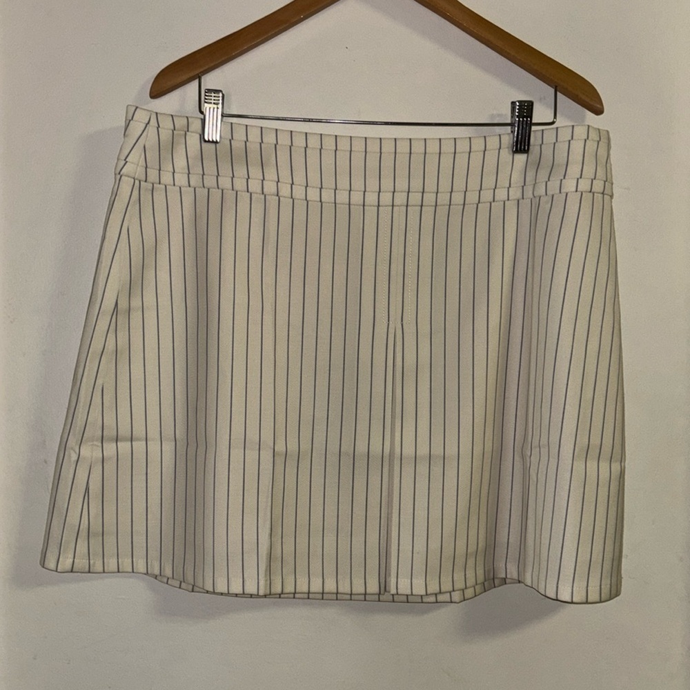 โ๏ธ {PRICE FIRM} J. Crew Pinstripe Center-pleat mini skirt ~ Italian wool Blend - Picture 5 of 10